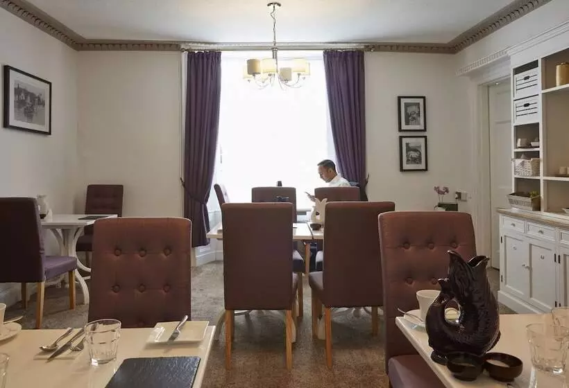 پانسیون Lyme Townhouse