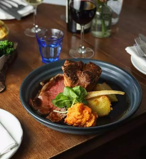 مسافرخانه The Bruce Arms