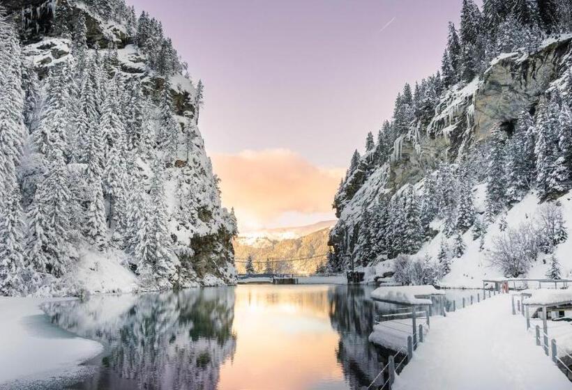 Отель Ecrin Blanc Resort Courchevel   Aquapark