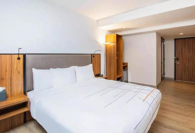 هتل La Quinta by Wyndham Time Square South