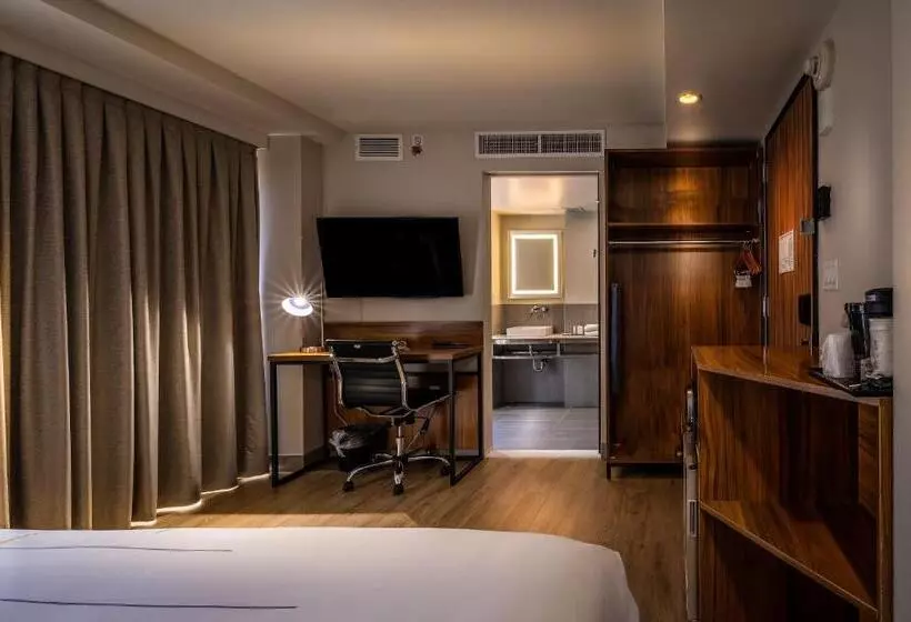 هتل La Quinta by Wyndham Time Square South