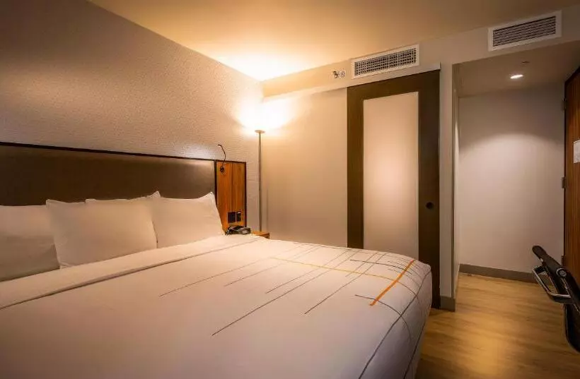 هتل La Quinta by Wyndham Time Square South