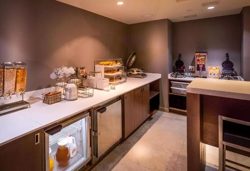هتل La Quinta by Wyndham Time Square South