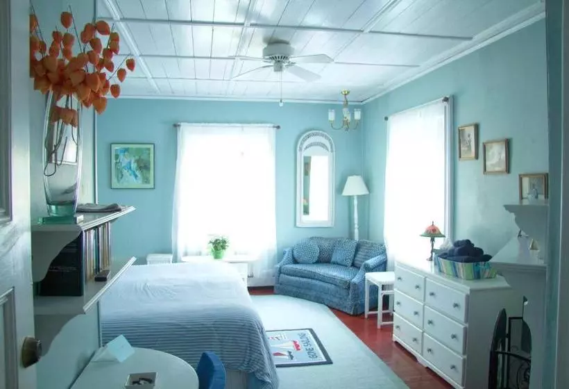 تختخواب و صبحانه The Shore Path Cottage