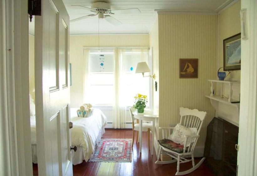 تختخواب و صبحانه The Shore Path Cottage