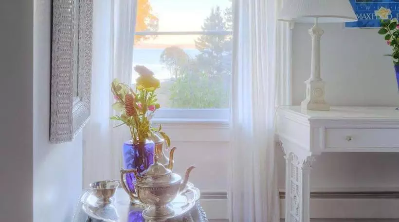تختخواب و صبحانه The Shore Path Cottage