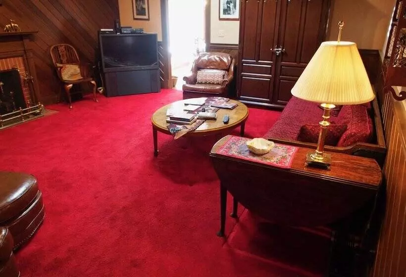 The Clark House Inn