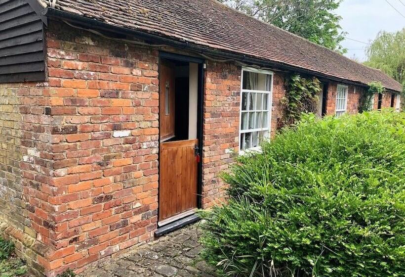 تختخواب و صبحانه Beachborough Park