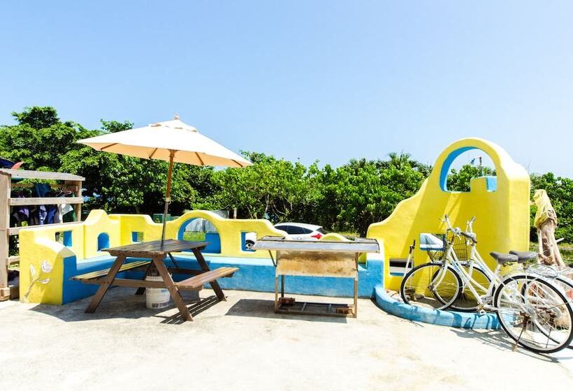 تختخواب و صبحانه Yellow Submarine