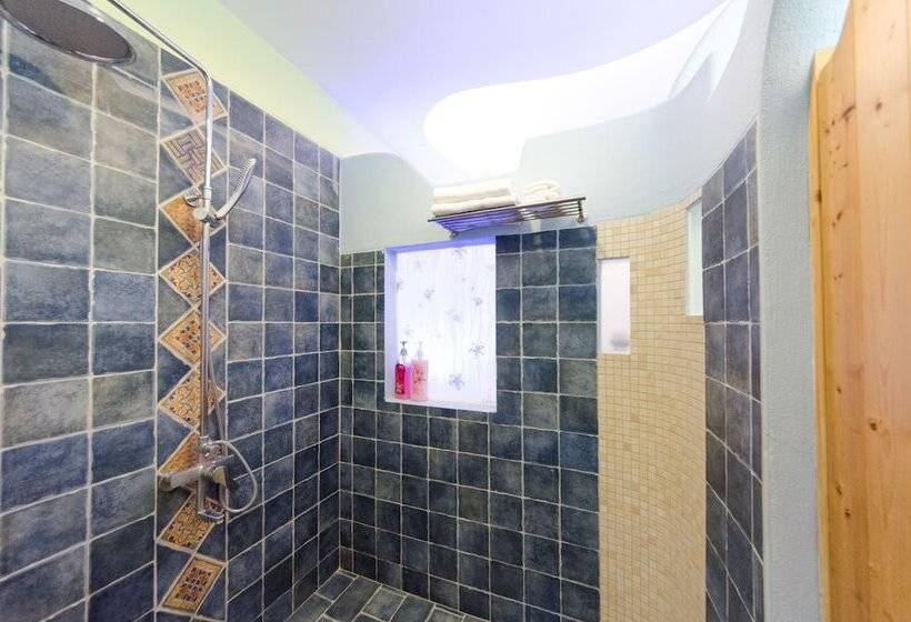 تختخواب و صبحانه Yellow Submarine