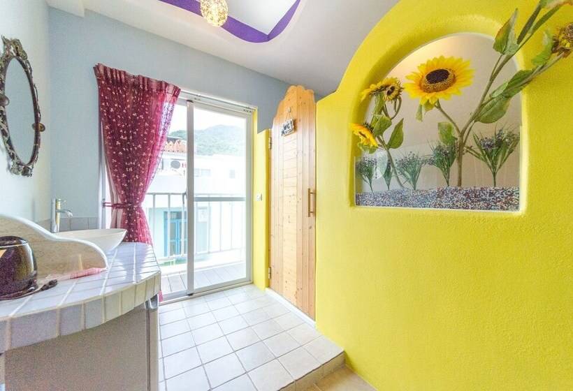 تختخواب و صبحانه Yellow Submarine