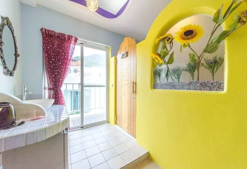 تختخواب و صبحانه Yellow Submarine