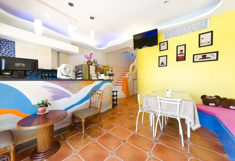 تختخواب و صبحانه Yellow Submarine