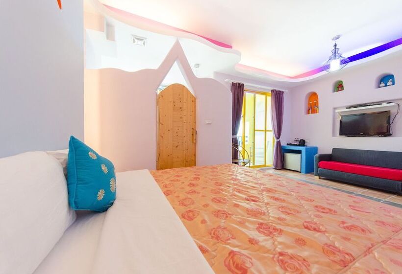 تختخواب و صبحانه Yellow Submarine