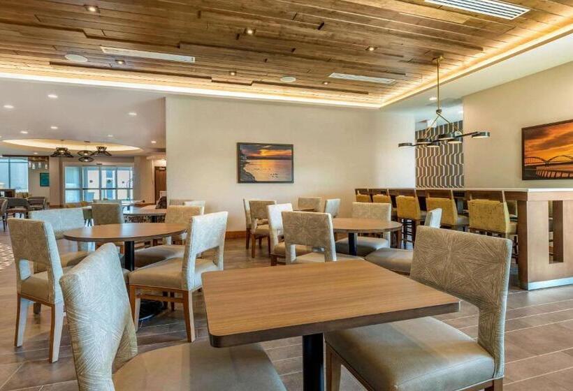 Cambria Hotel Davenport Quad Cities