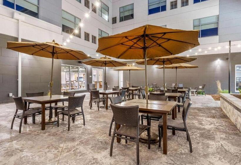 Cambria Hotel Davenport Quad Cities