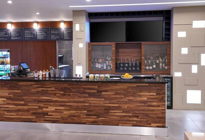 בית מלון כפרי Courtyard By Marriott Jackson