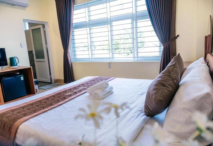 هتل Orchid Riverside Villa