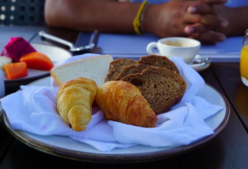 Hotel Khanom Beach Resort And Spa