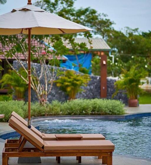 Hotel Khanom Beach Resort And Spa