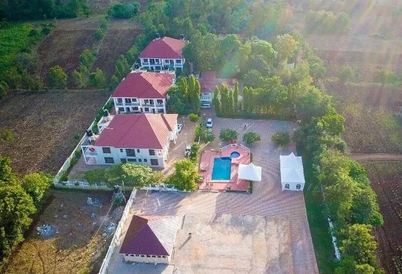 هتل Kilimanjaro Resort