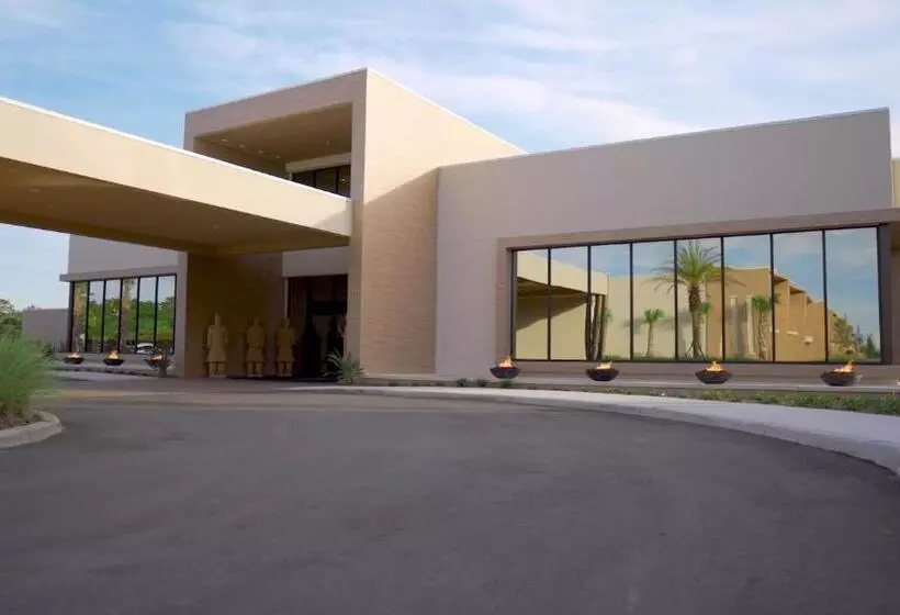 Hotelli Magic Village Views Trademark Collection By Wyndham