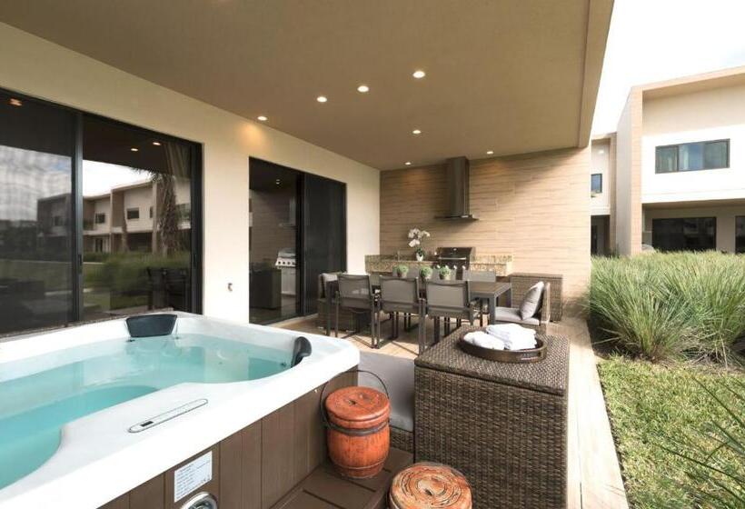 فندق Magic Village Views Trademark Collection By Wyndham