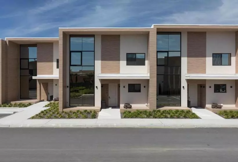 Hotelli Magic Village Views Trademark Collection By Wyndham