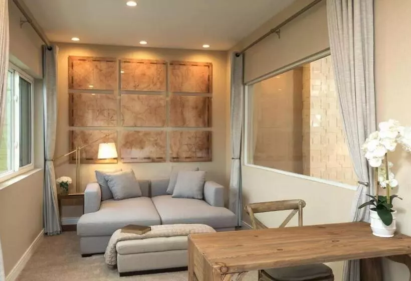 Hotelli Magic Village Views Trademark Collection By Wyndham