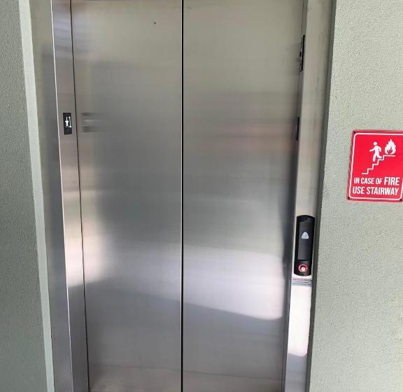 ホテル Scottish Inns And Suites Scarsdale