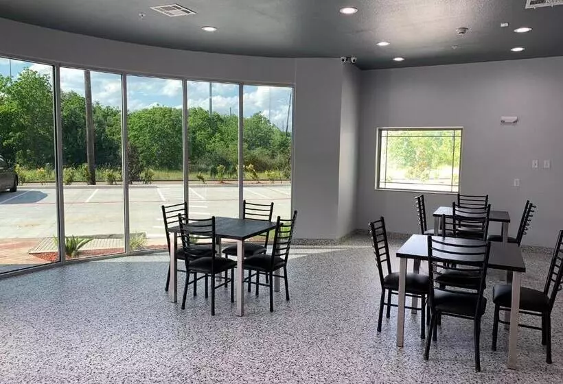 Hotelli Scottish Inns And Suites Scarsdale