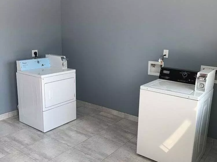 Hotelli Scottish Inns And Suites Scarsdale