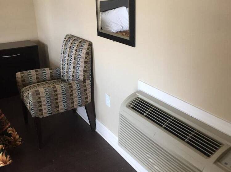 Мотель Suburban S Lavilla Inn