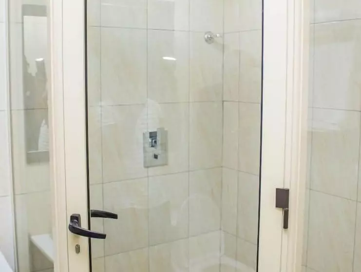 تختخواب و صبحانه Rosevilla Lodge