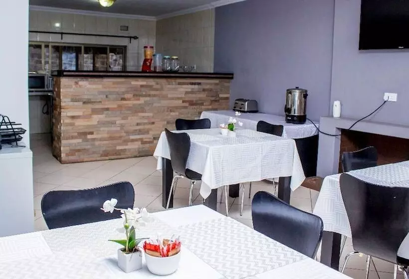 تختخواب و صبحانه Rosevilla Lodge