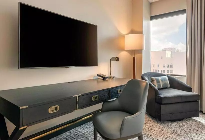 Cambria Hotel Houston Downtown Convention Center
