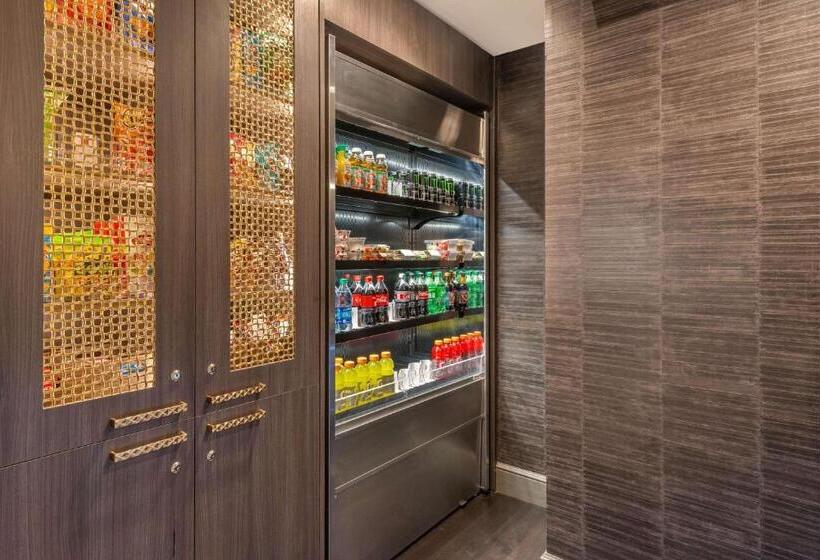 Cambria Hotel Houston Downtown Convention Center