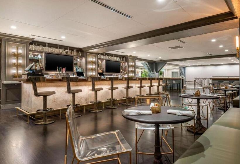 Cambria Hotel Houston Downtown Convention Center