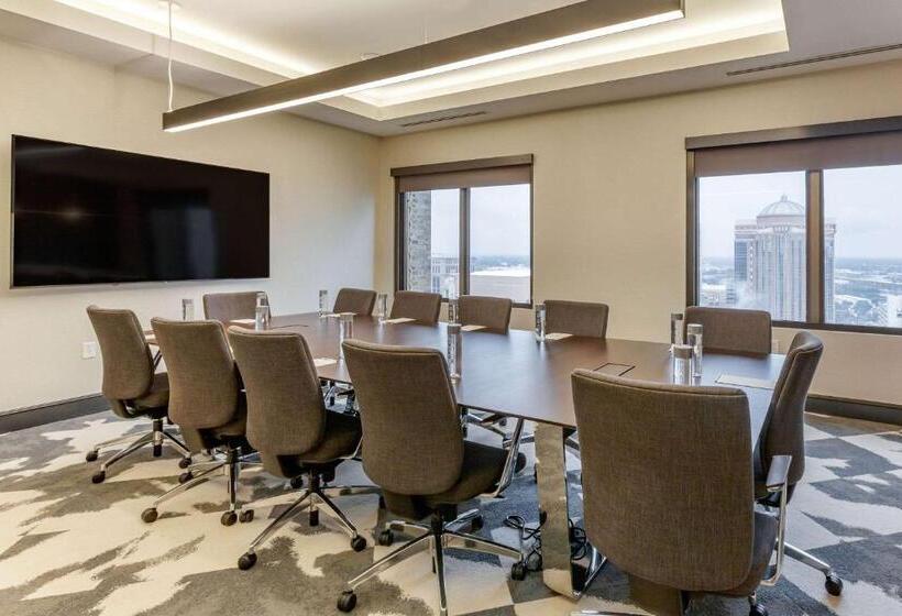 Cambria Hotel Houston Downtown Convention Center