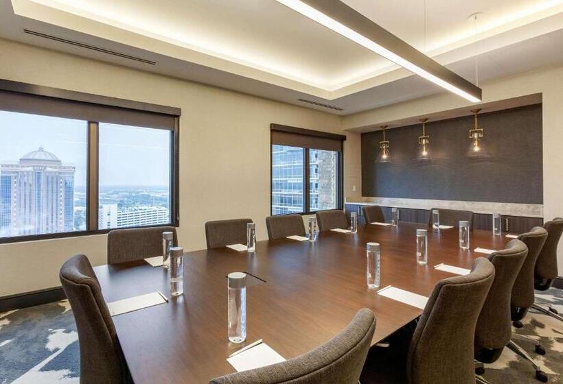 Cambria Hotel Houston Downtown Convention Center