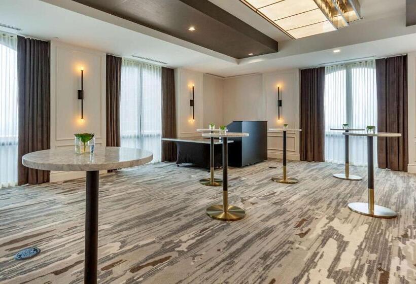 Cambria Hotel Houston Downtown Convention Center