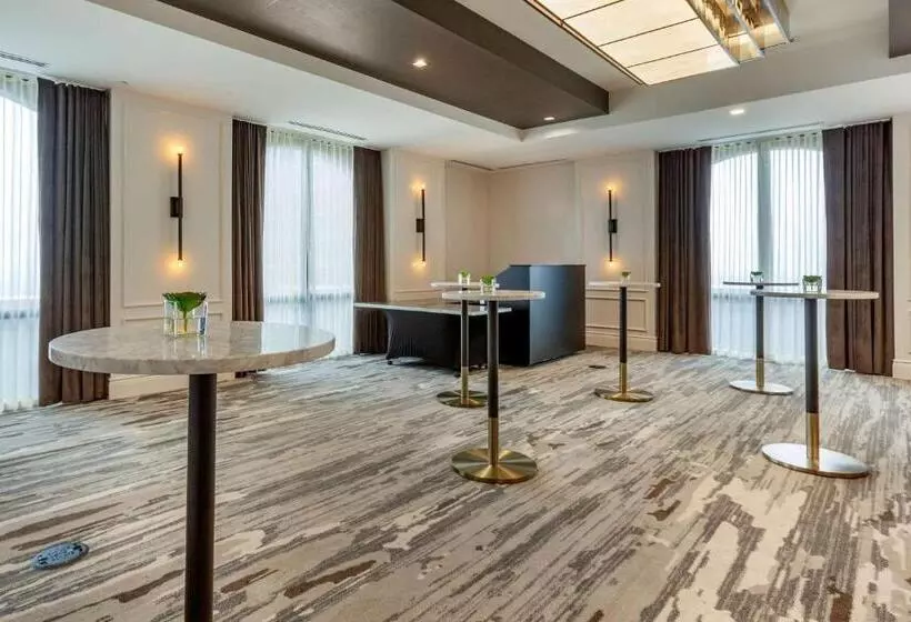 Cambria Hotel Houston Downtown Convention Center