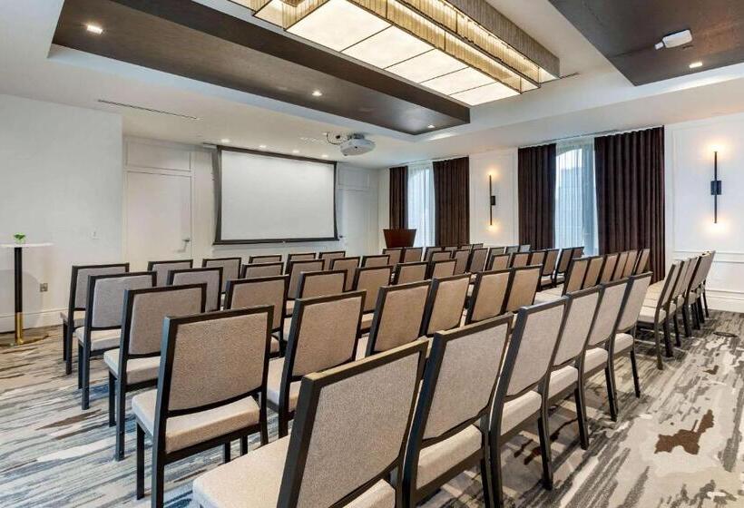 Cambria Hotel Houston Downtown Convention Center