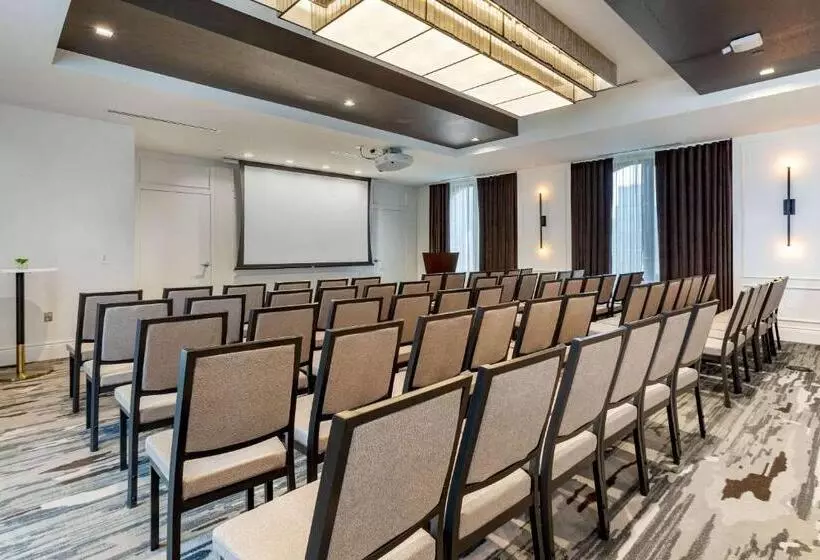 Cambria Hotel Houston Downtown Convention Center