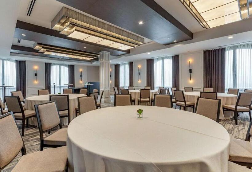 Cambria Hotel Houston Downtown Convention Center