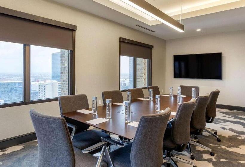 Cambria Hotel Houston Downtown Convention Center