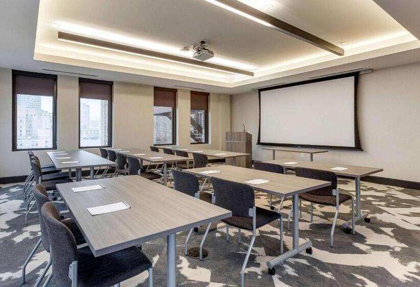 Cambria Hotel Houston Downtown Convention Center