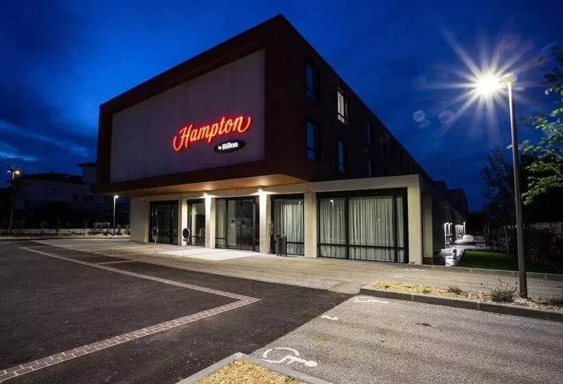 ホテル Hampton By Hilton Toulouse Airport