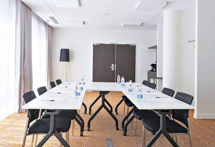 ホテル Hampton By Hilton Toulouse Airport