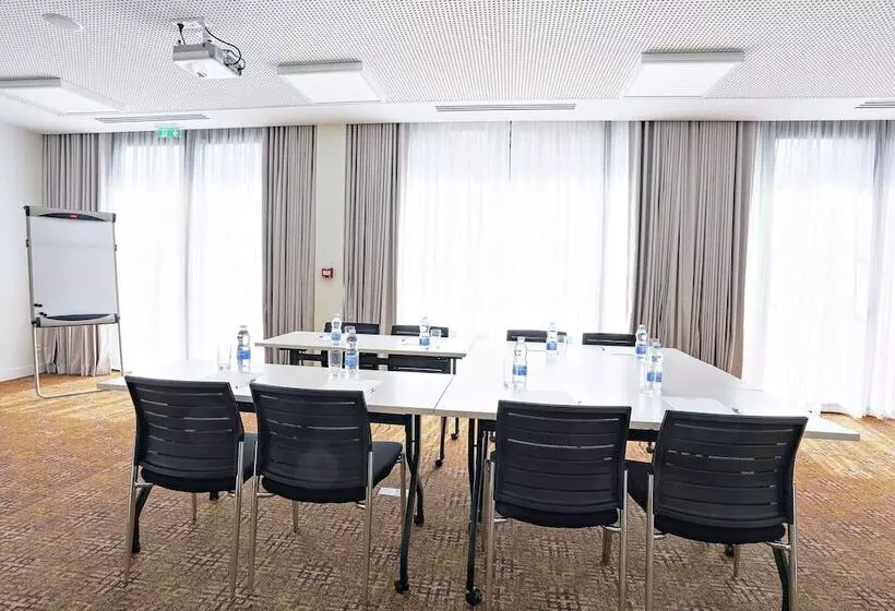 ホテル Hampton By Hilton Toulouse Airport